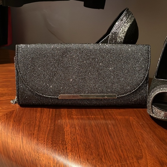 High heels with matching clutch - Picture 3 of 4